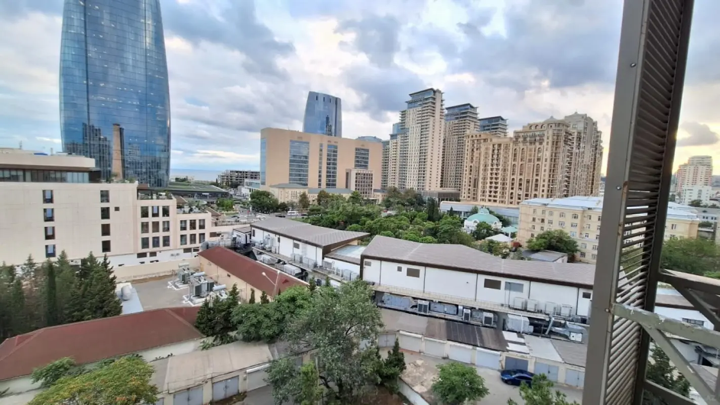 Satılır 2 otaqlı mənzil 90 m²