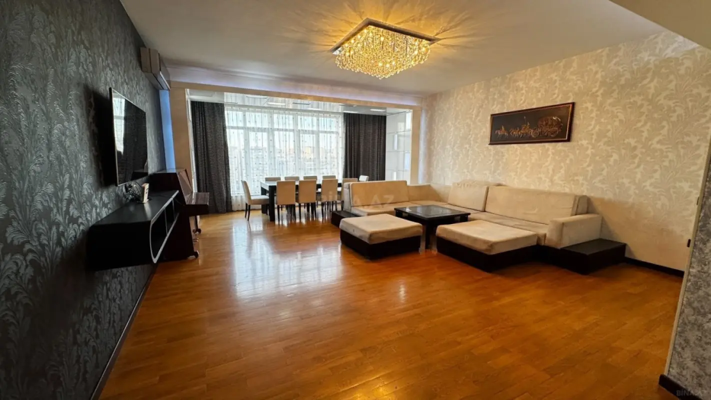 Kirayə verilir 4 otaqlı mənzil 180 m²