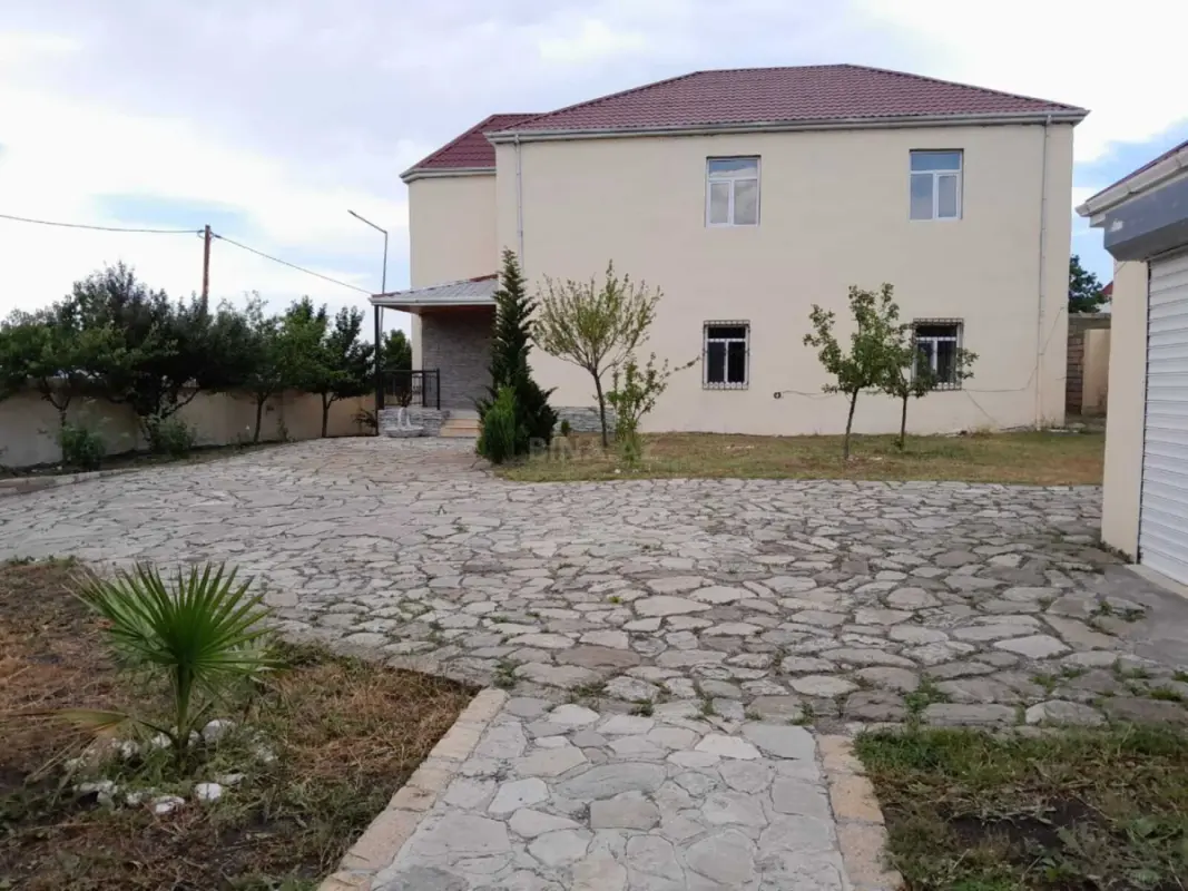 Satılır 8 otaqlı həyət evi 204 m²