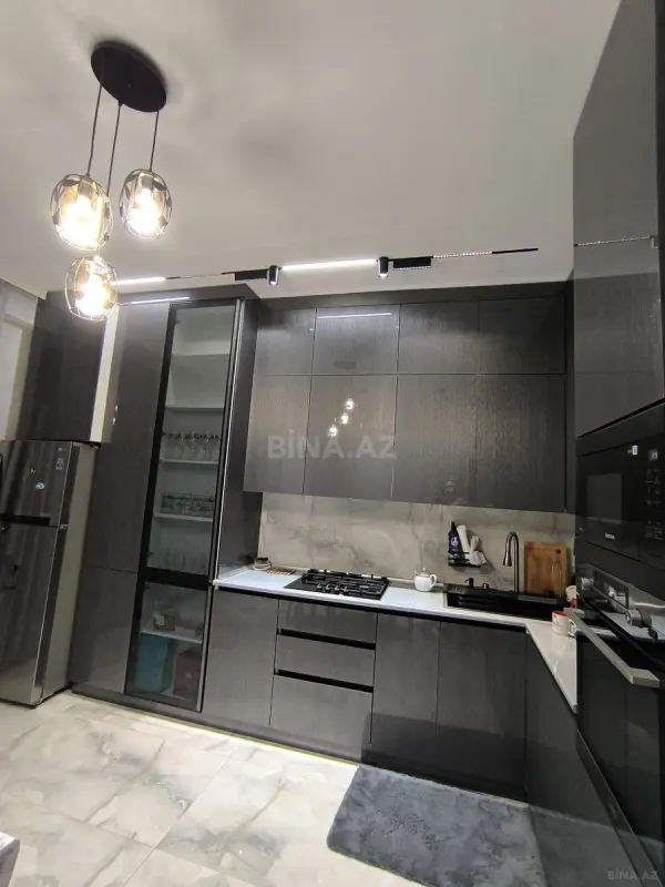 Satılır 3 otaqlı mənzil 135 m²