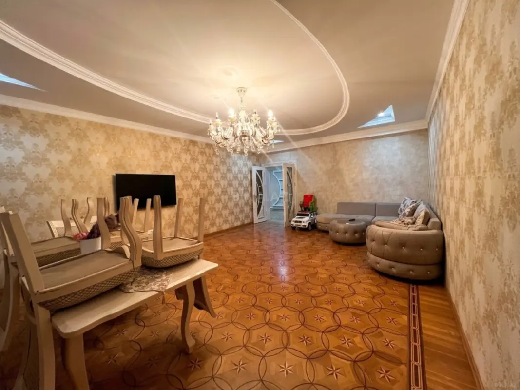 Kirayə verilir 4 otaqlı mənzil 200 m²