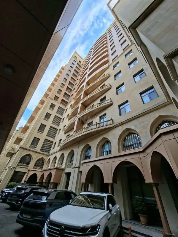Kirayə verilir 3 otaqlı mənzil 164 m²