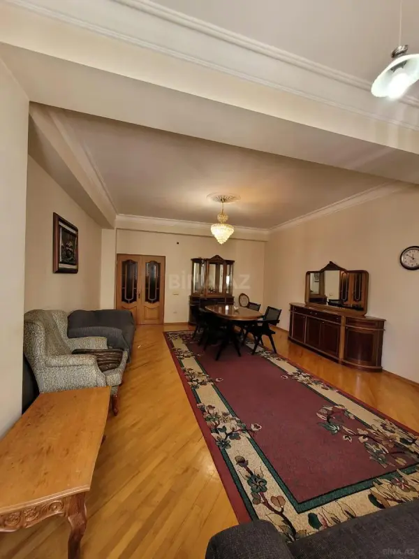 Kirayə verilir 4 otaqlı mənzil 165 m²