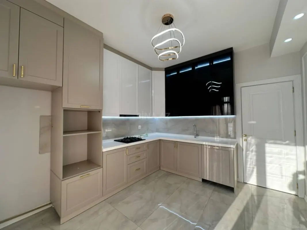 Satılır 4 otaqlı mənzil 132 m²
