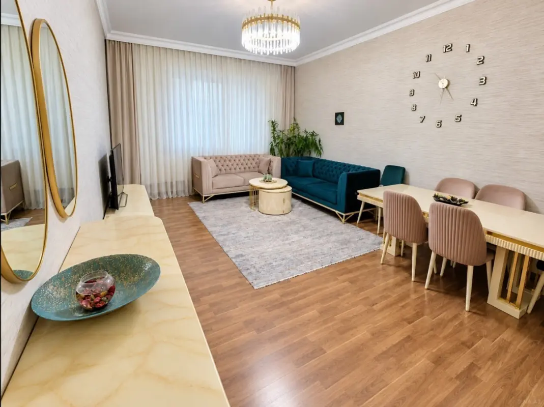 Satılır 3 otaqlı mənzil 135 m²