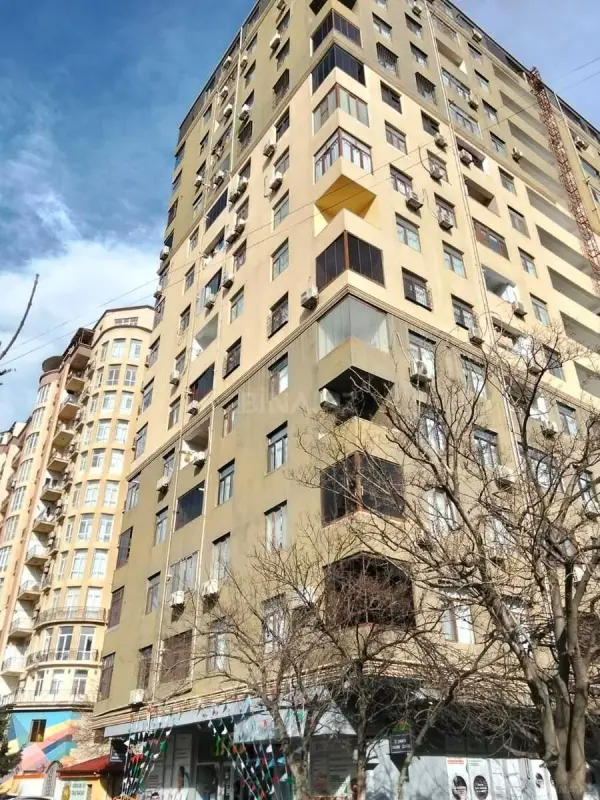 Satılır 2 otaqlı mənzil 83 m²