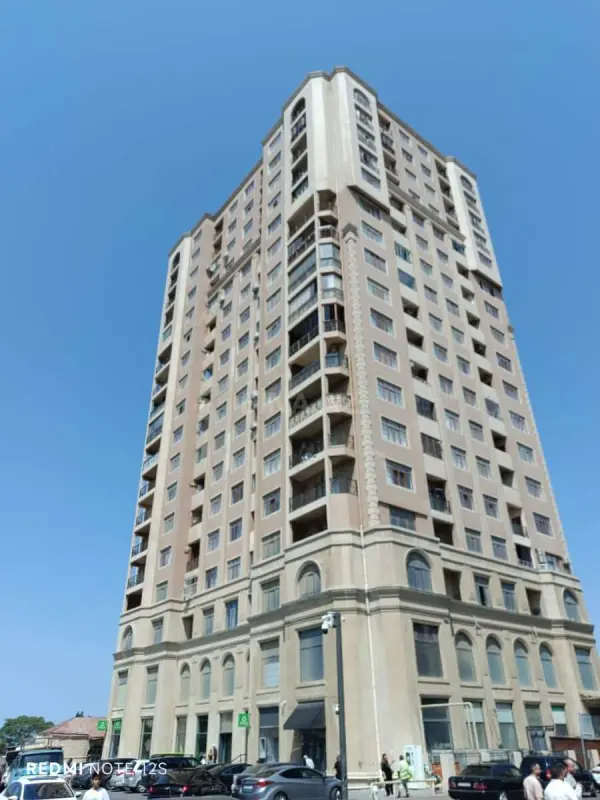Satılır 3 otaqlı mənzil 140 m²