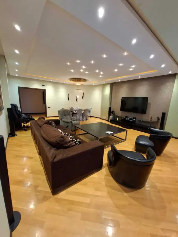 Kirayə verilir 4 otaqlı mənzil 230 m²