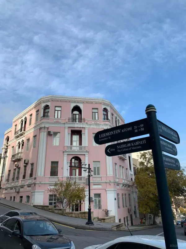 Kirayə verilir 2 otaqlı mənzil 108 m²