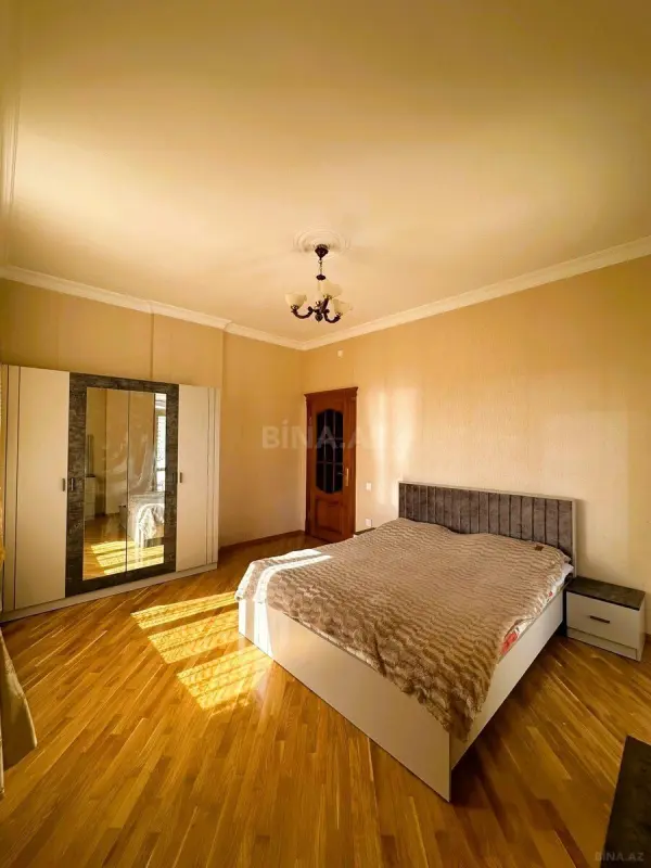 Kirayə verilir 2 otaqlı mənzil 80 m²
