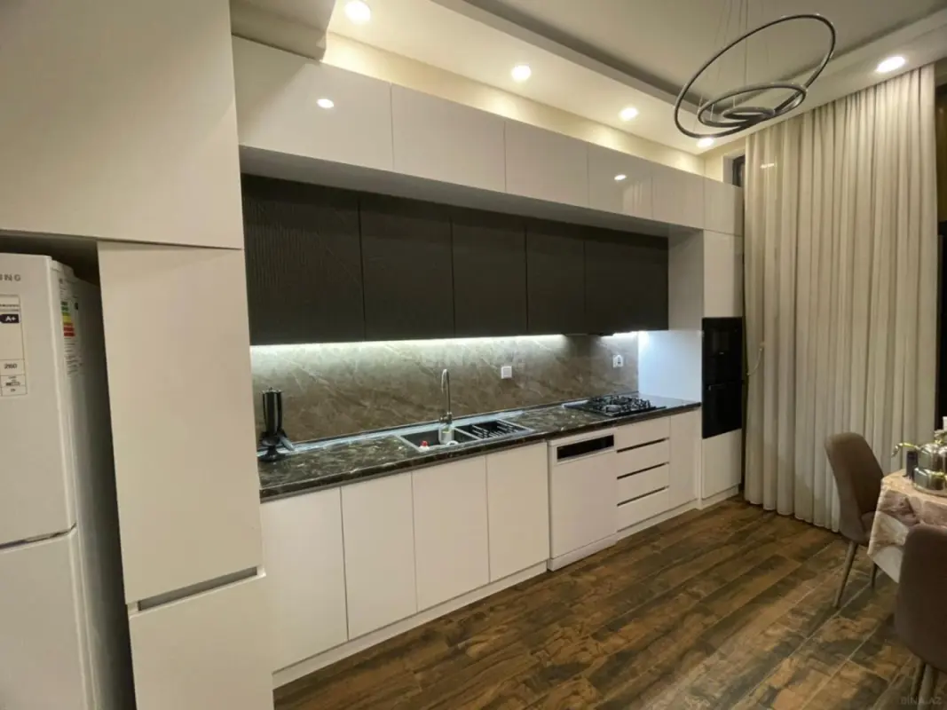 Kirayə verilir 3 otaqlı mənzil 115 m²