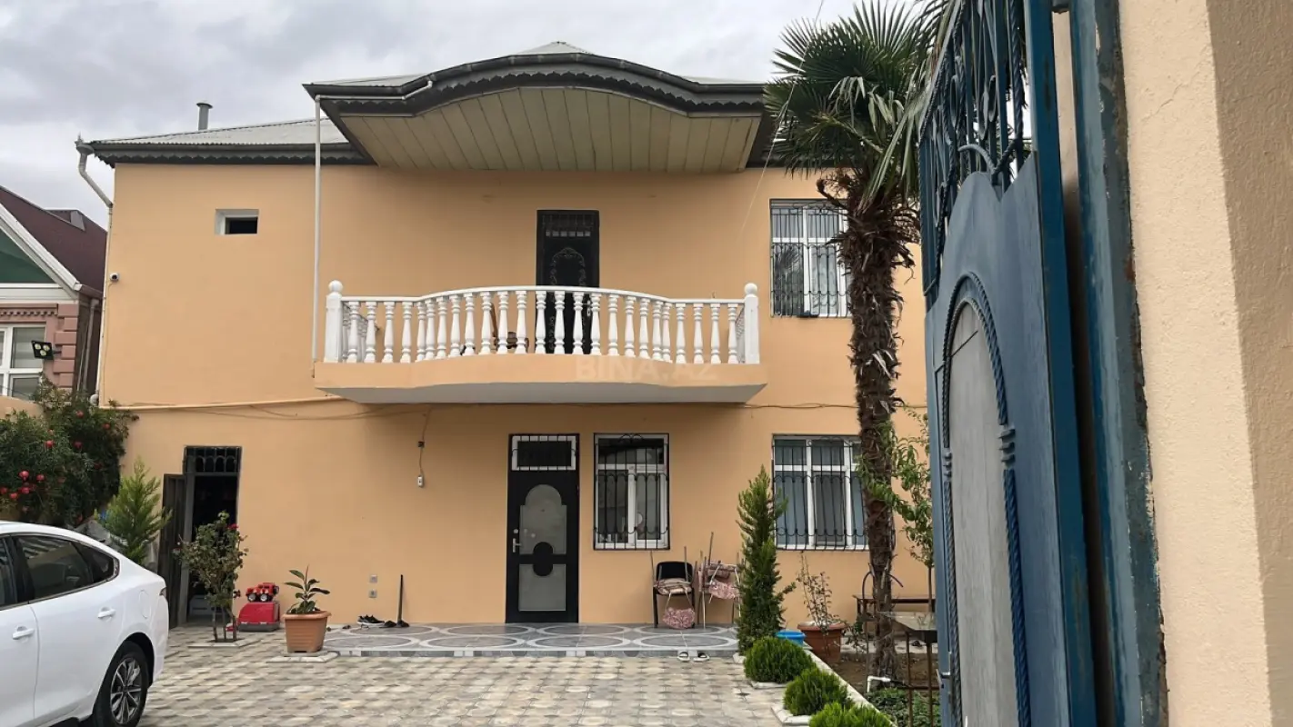 Satılır 6 otaqlı həyət evi 300 m²