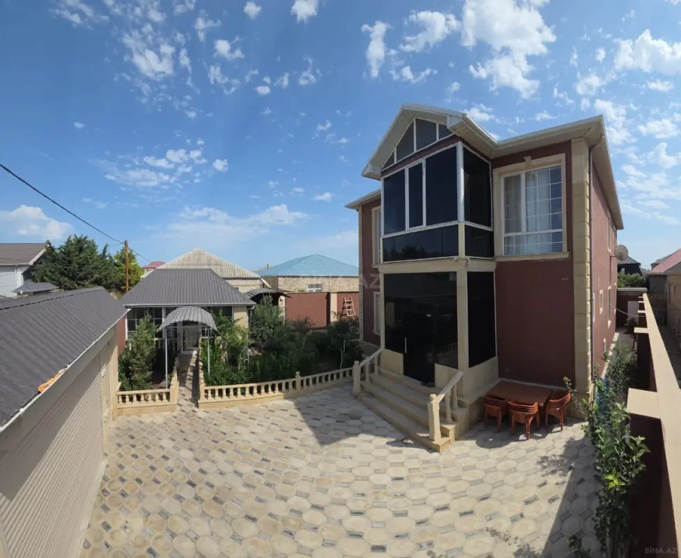 Satılır 5 otaqlı həyət evi 270 m²