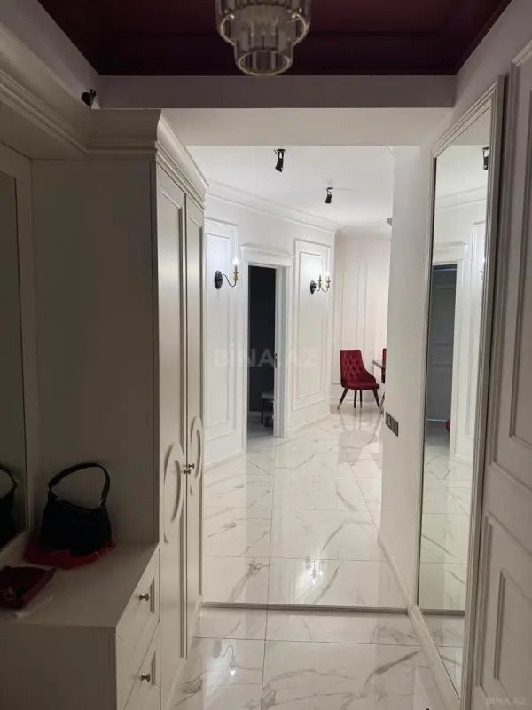 Satılır 3 otaqlı mənzil 123 m²