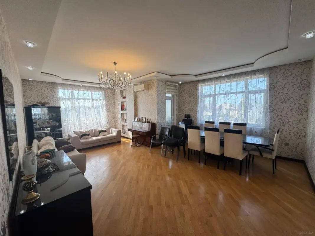 Satılır 3 otaqlı mənzil 130 m²