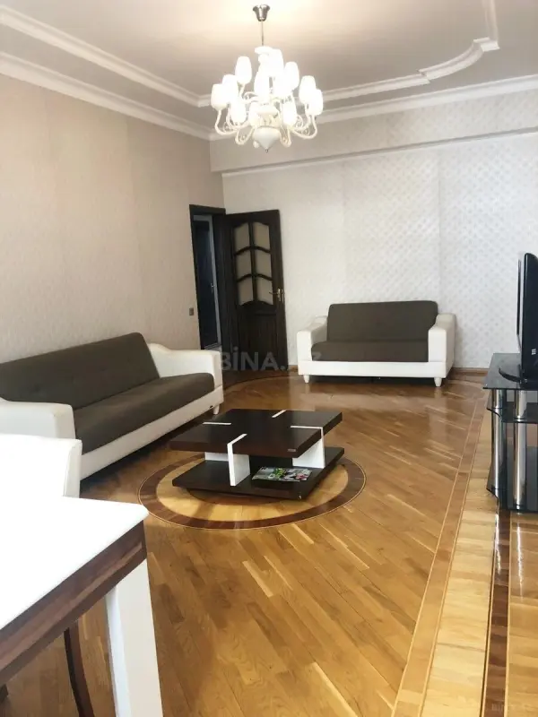 Kirayə verilir 3 otaqlı mənzil 105 m²