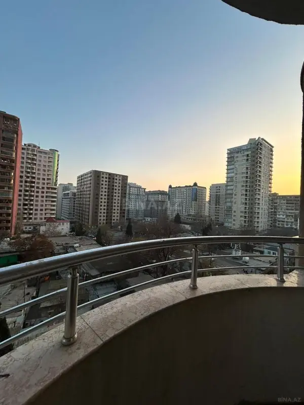Kirayə verilir 2 otaqlı mənzil 80 m²