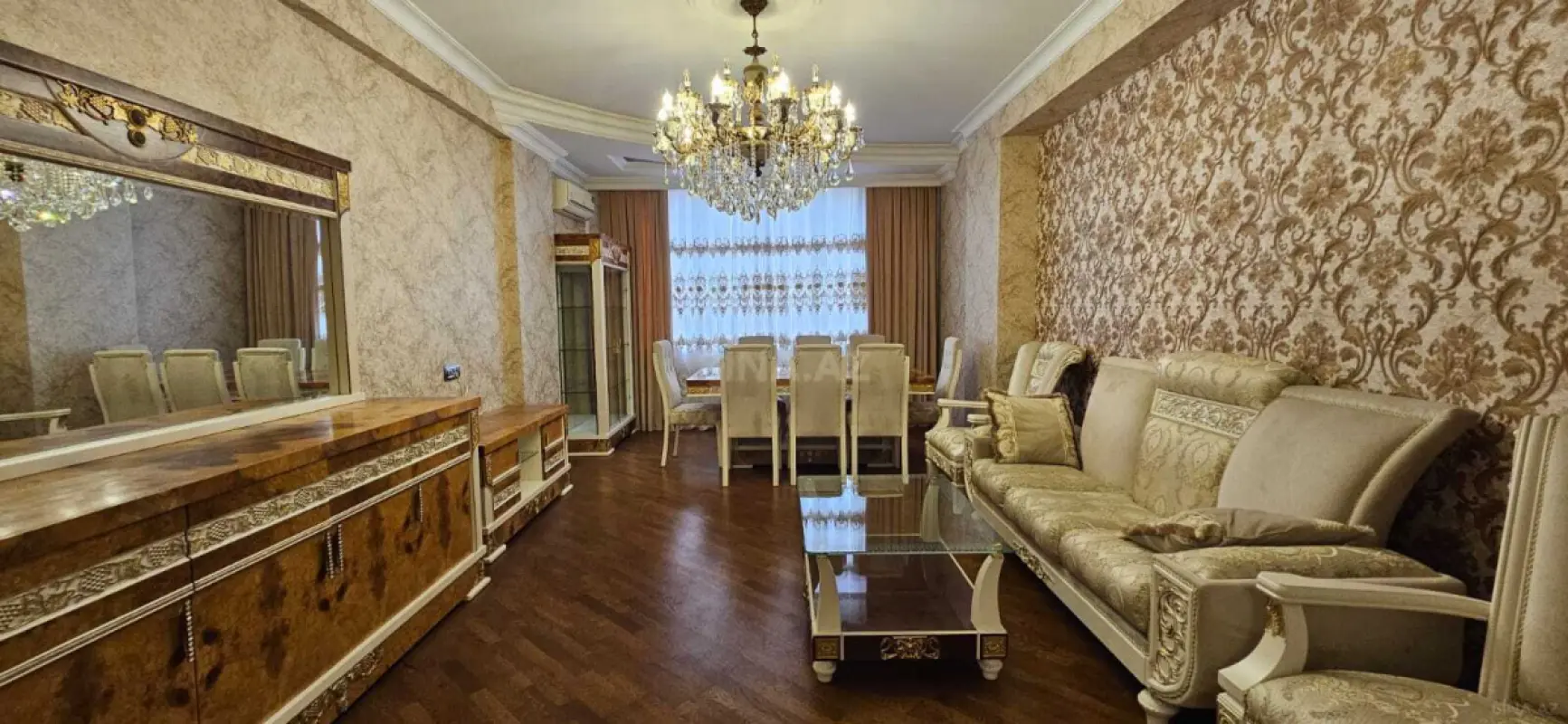 Satılır 4 otaqlı mənzil 204 m²