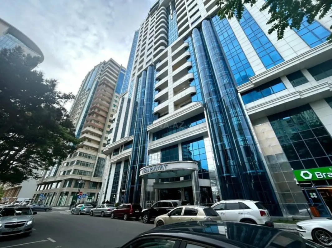 Satılır 3 otaqlı mənzil 153 m²