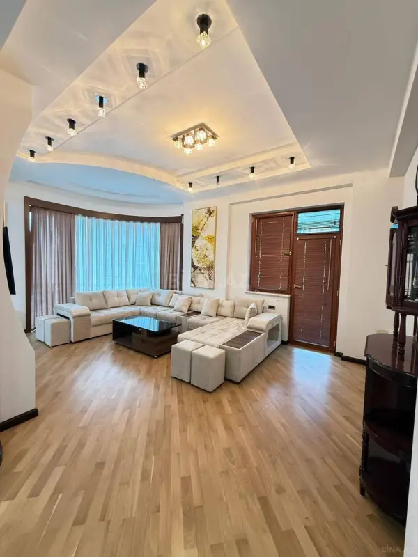 Kirayə verilir 3 otaqlı mənzil 135 m²
