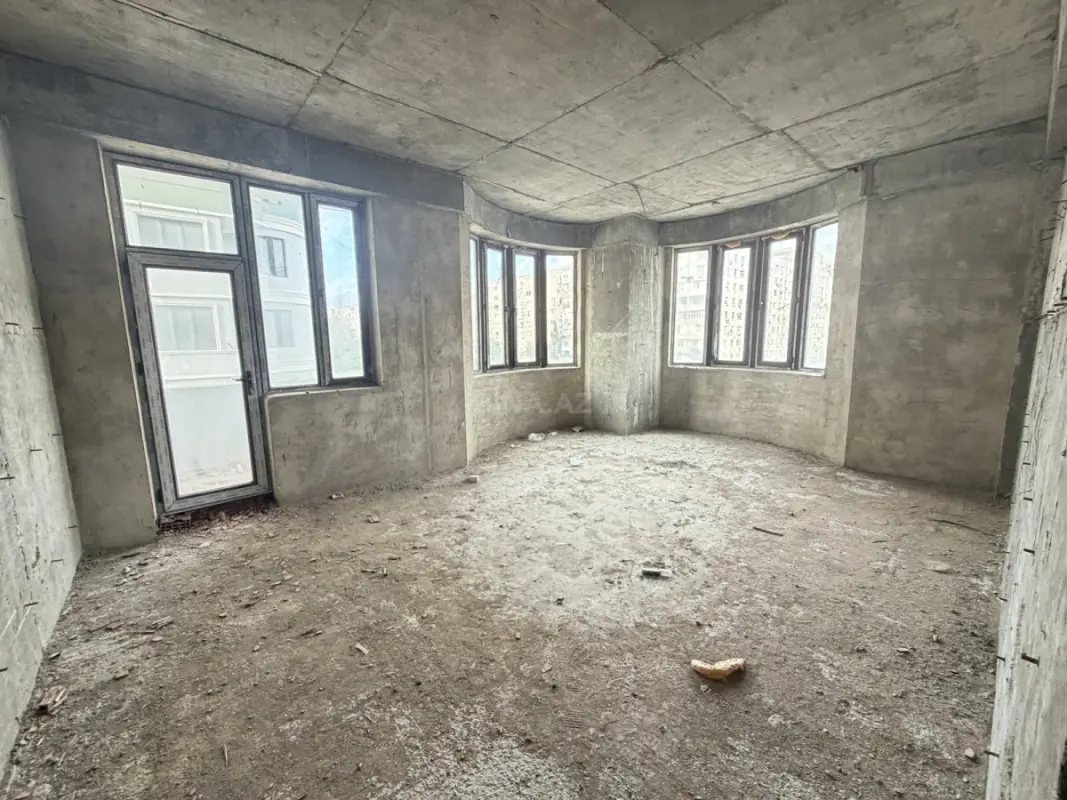 Satılır 3 otaqlı mənzil 133 m²