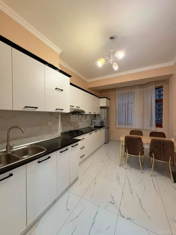 Kirayə verilir 2 otaqlı mənzil 104 m²