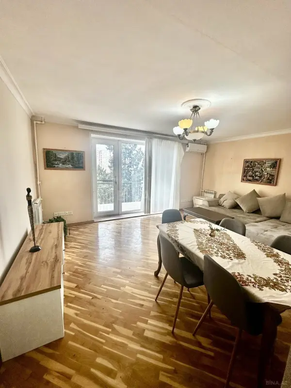 Kirayə verilir 2 otaqlı mənzil 88 m²