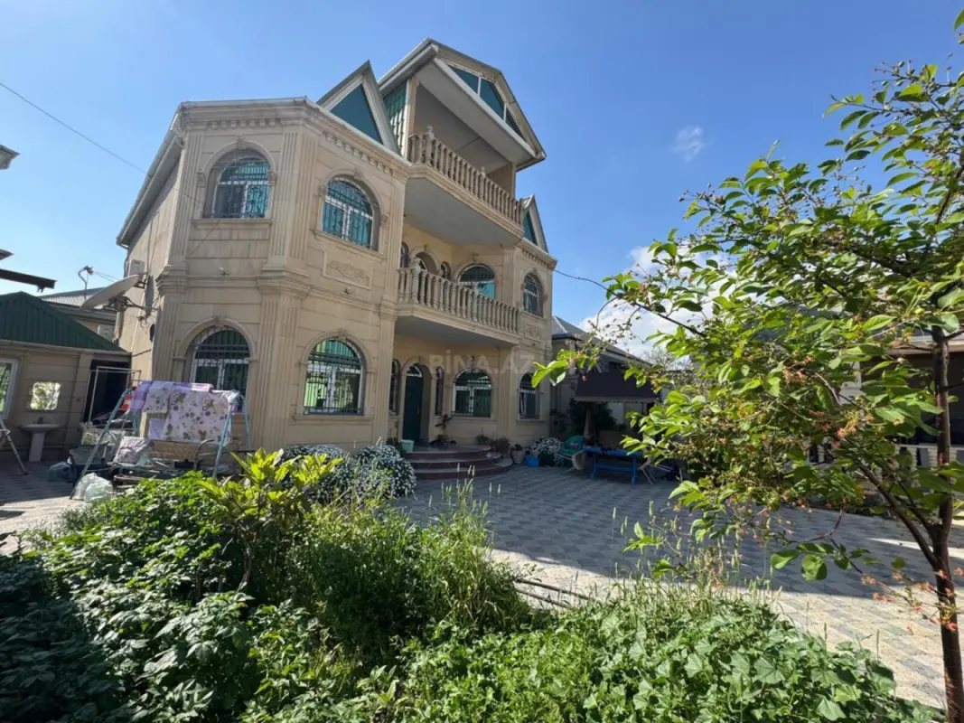 Satılır 6 otaqlı həyət evi 300 m²