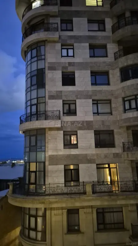 Satılır 4 otaqlı mənzil 160 m²