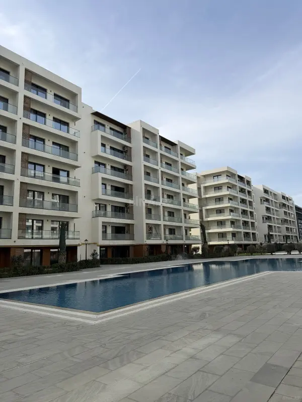 Satılır 1 otaqlı mənzil 60 m²