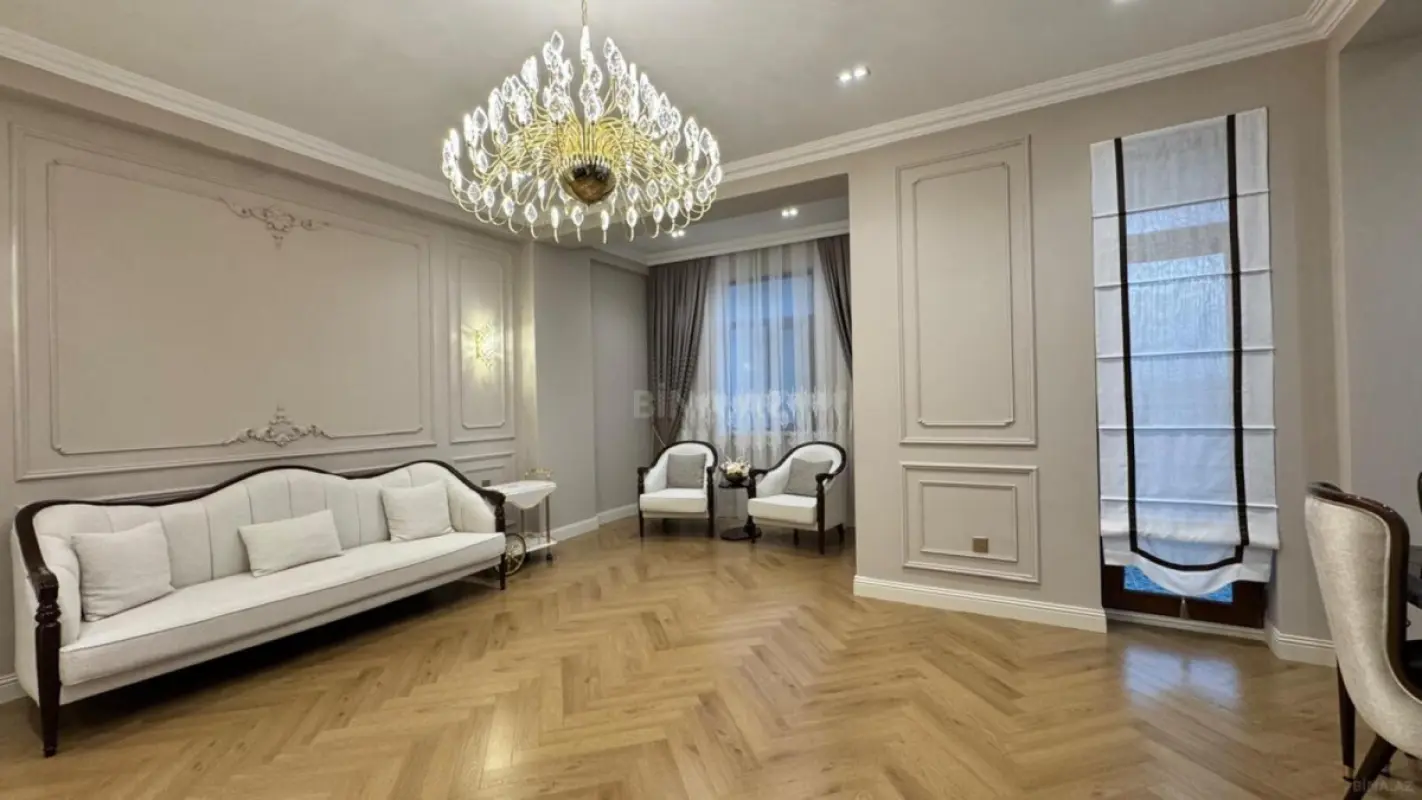 Satılır 3 otaqlı mənzil 150 m²