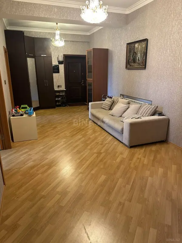 Satılır 3 otaqlı mənzil 126 m²
