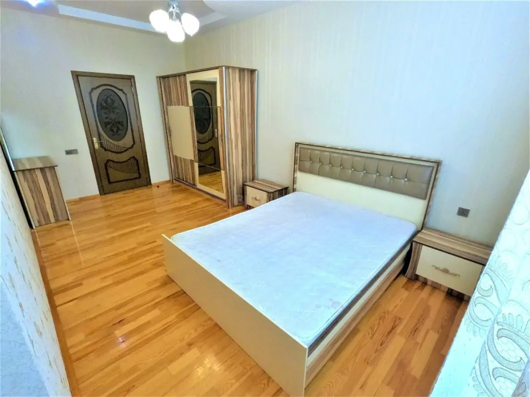 Kirayə verilir 3 otaqlı mənzil 150 m²