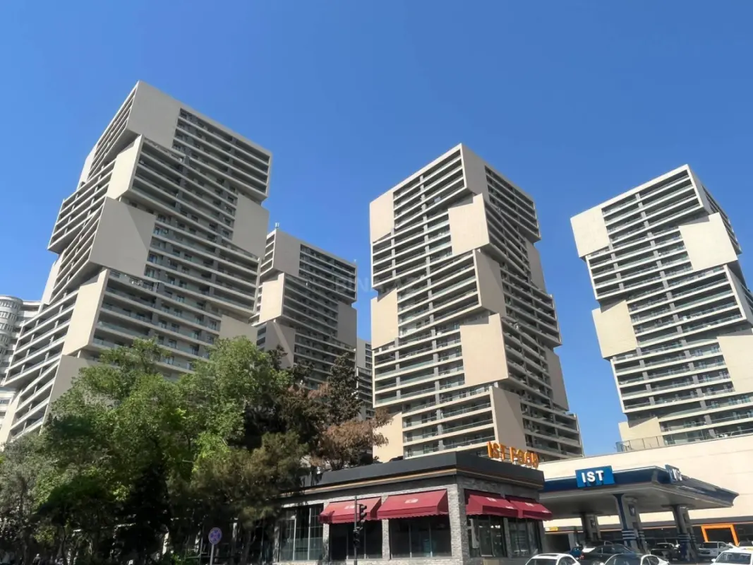 Satılır 2 otaqlı mənzil 98 m²