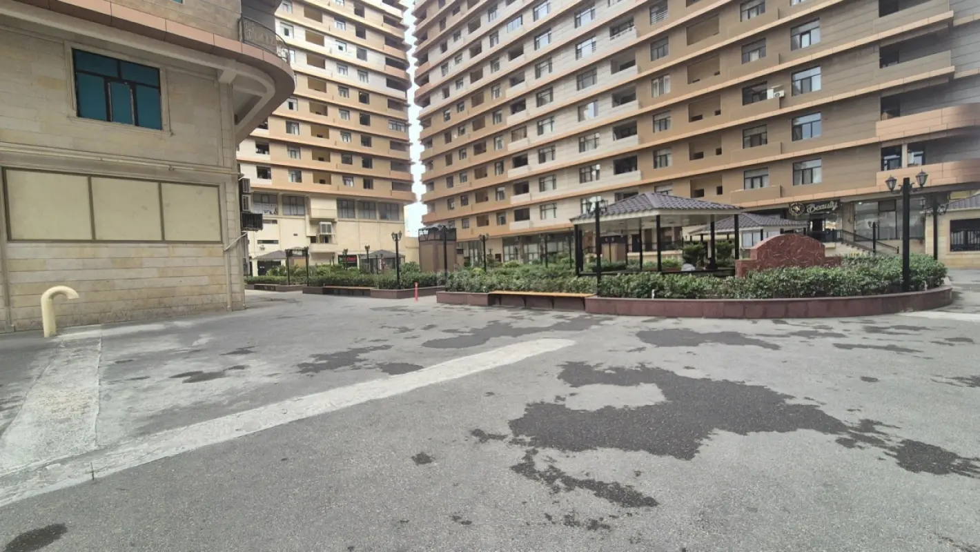 Satılır 4 otaqlı mənzil 257 m²