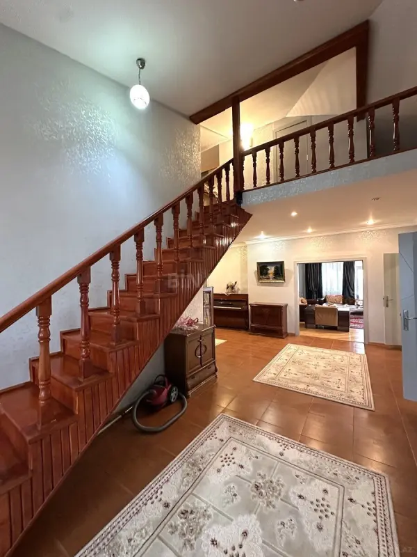Satılır 4 otaqlı mənzil 240 m²