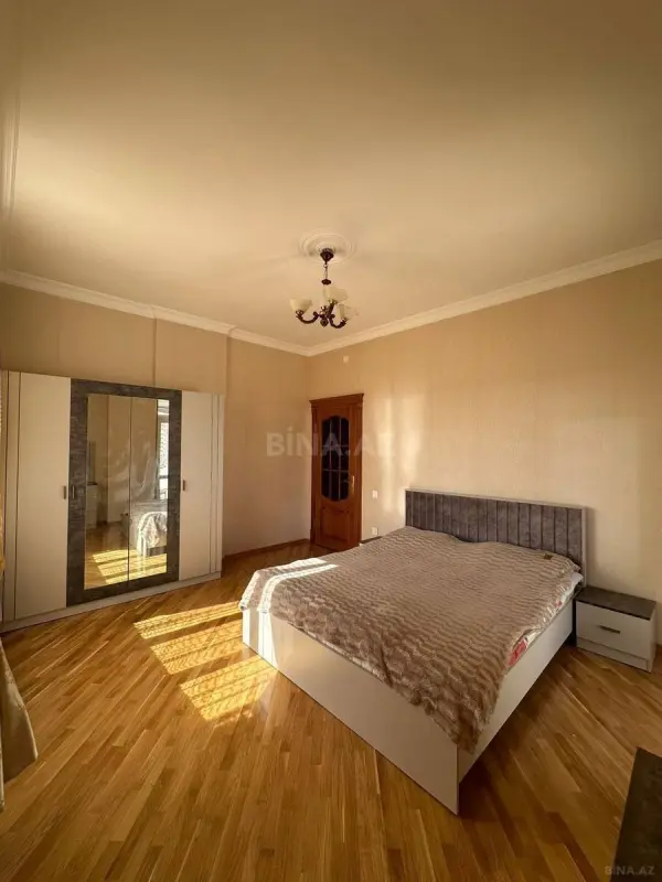 Kirayə verilir 2 otaqlı mənzil 90 m²