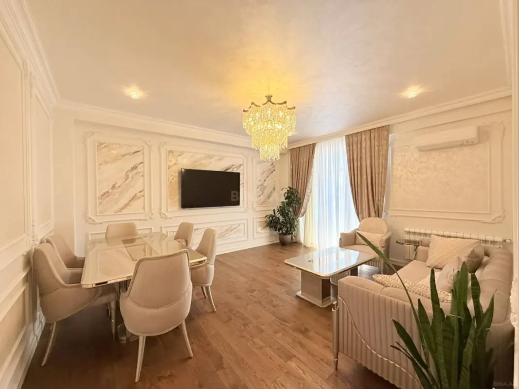 Satılır 4 otaqlı mənzil 160 m²