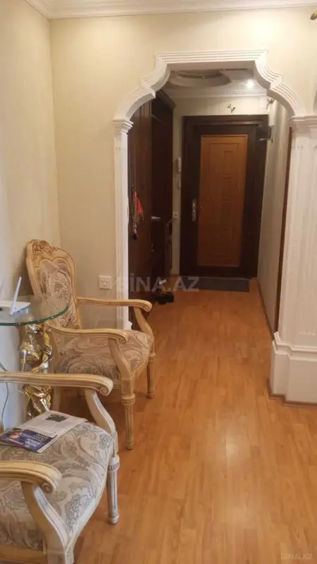 Satılır 5 otaqlı mənzil 120 m²