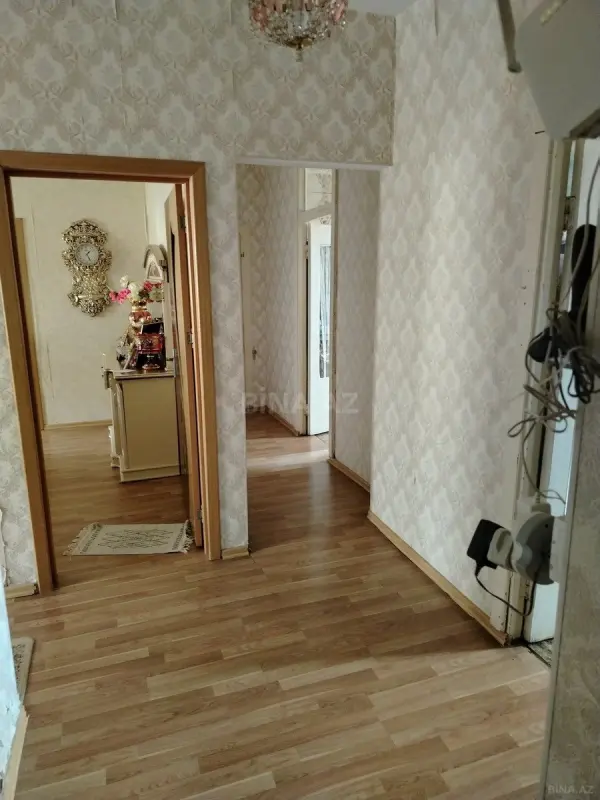 Satılır 5 otaqlı mənzil 110 m²
