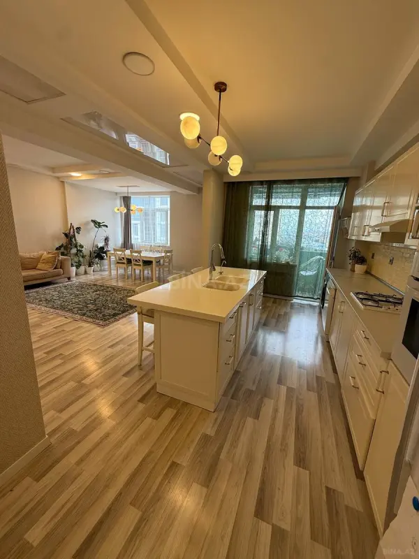 Satılır 3 otaqlı mənzil 110 m²