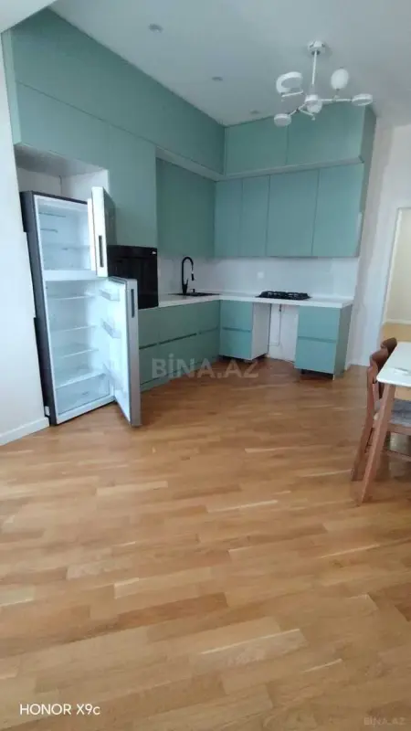 Satılır 3 otaqlı mənzil 130 m²