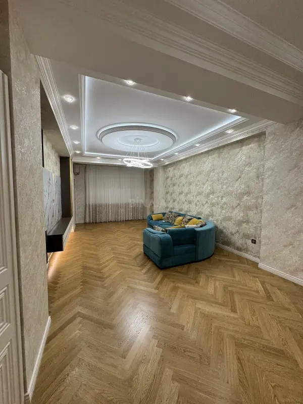 Satılır 3 otaqlı mənzil 158 m²