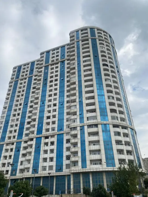 Kirayə verilir 3 otaqlı mənzil 130 m²