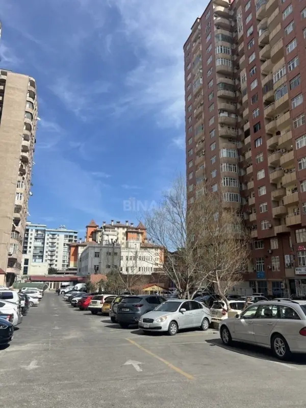 Satılır 4 otaqlı mənzil 200 m²