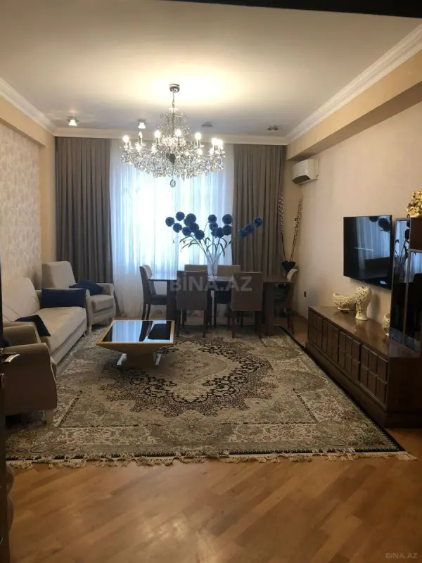 Satılır 3 otaqlı mənzil 133 m²