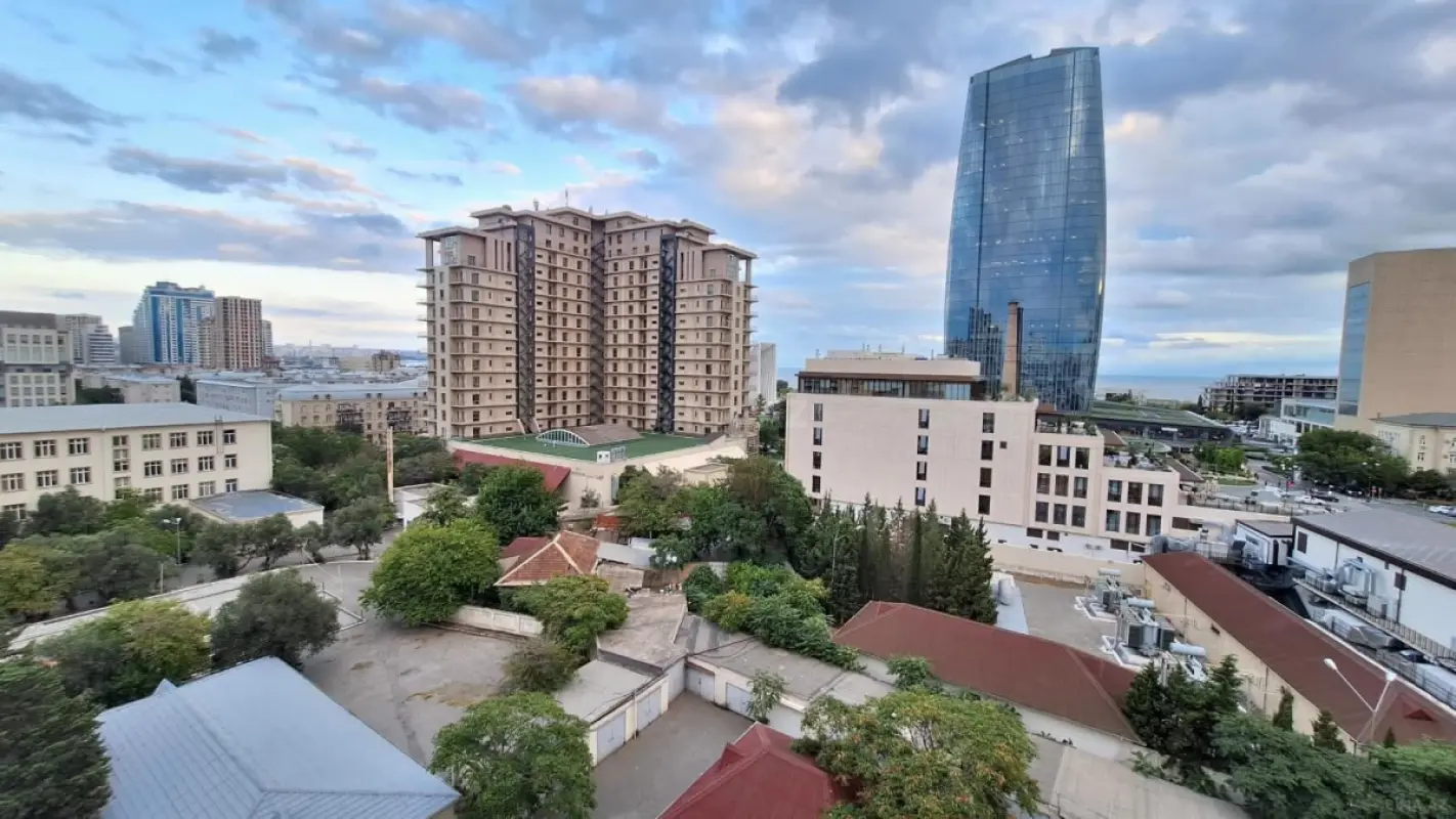 Kirayə verilir 2 otaqlı mənzil 90 m²