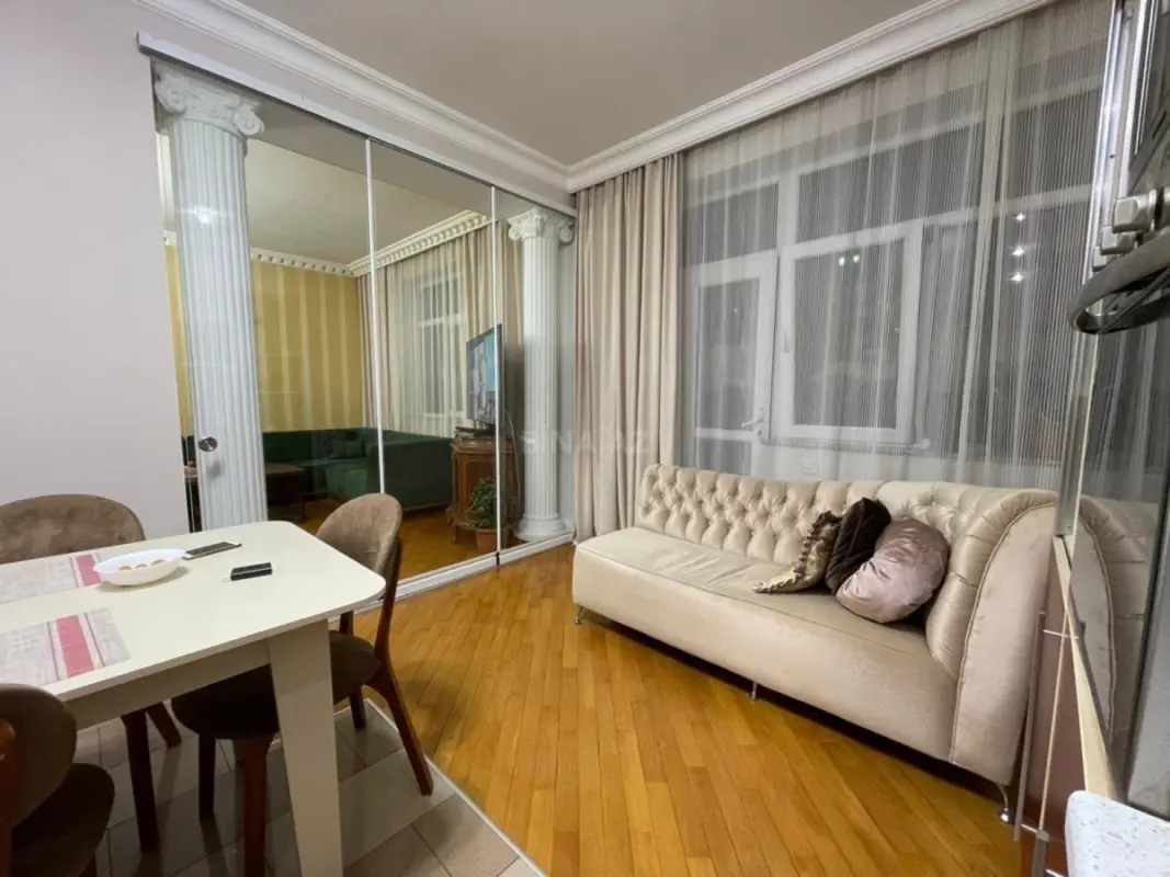 Satılır 4 otaqlı mənzil 120 m²