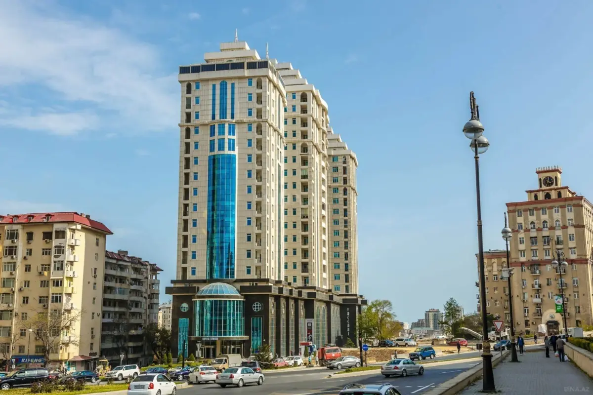 Satılır 4 otaqlı mənzil 205 m²