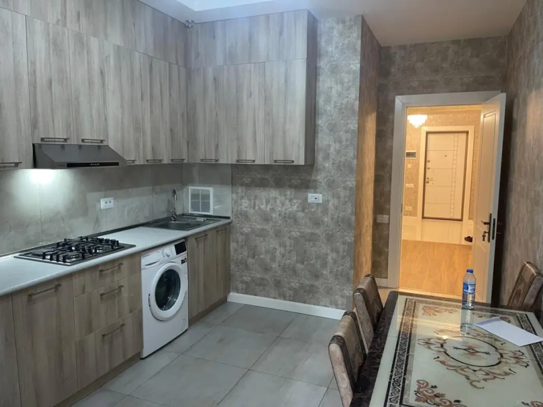 Kirayə verilir 2 otaqlı mənzil 106 m²